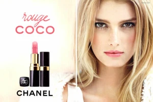 Chanel Maquillaje Rouge Coco 2012 Lápiz Labial Labios Anuncio de Revista de 2 páginas - Imagen 1 de 1