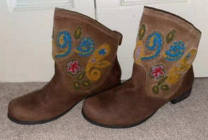 Think! Ladies Suede Embroidered  Ankle Boots Size 7. Very Gently Used - Picture 1 of 5