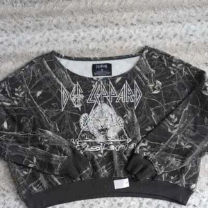 Def Leppard Off The Shoulder Cropped Hysteria Sweatshirt NWT 2X - Picture 1 of 4