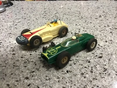 Lote de 2 coches slot Marx años 60. Coche de carreras de Fórmula 1 verde # 222 raro, #251. Foto 1 de 4
