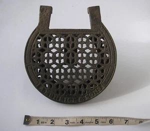 A Kenrick & Sons Cast Iron Antique Pan Trivet hooks over front bars of grate - Picture 1 of 6