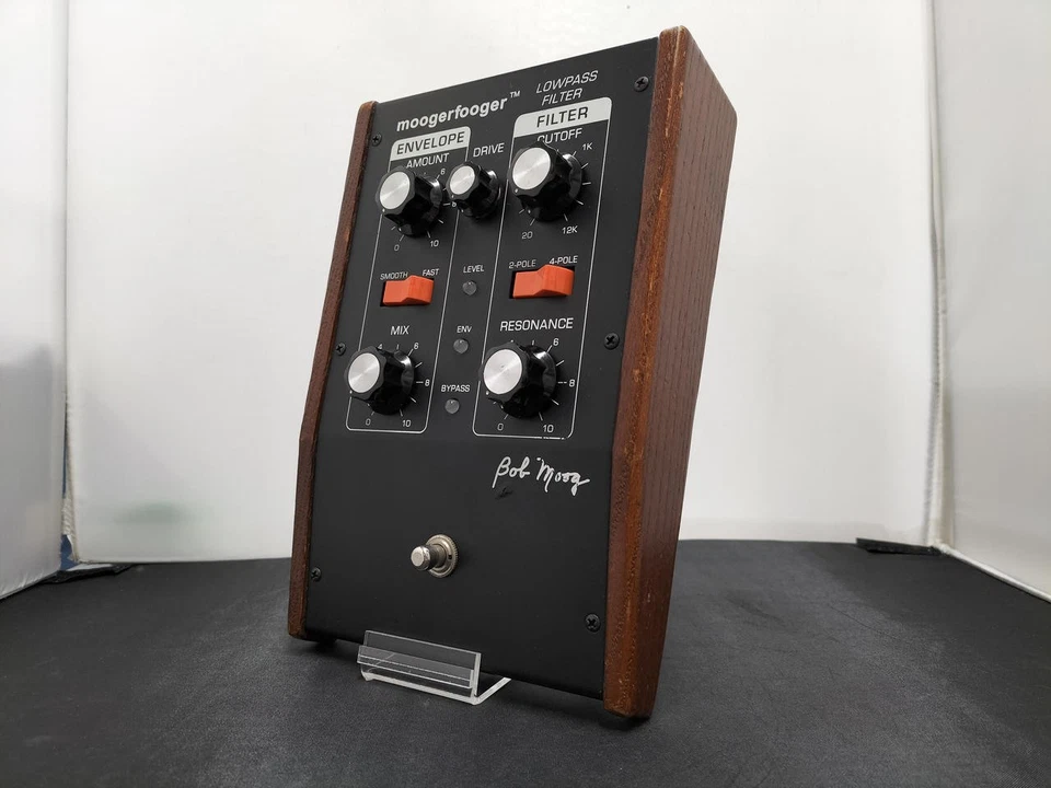 Pedal efecto filtro paso bajo MOOG Moogerfooger MF-101 JP Foto 1 de 4