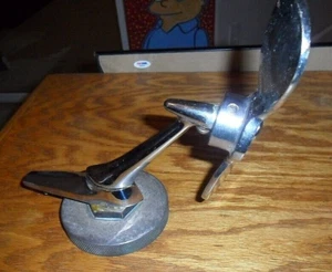 👀 VINTAGE HEAVY CHROME PROPELLER FROM HOOD ORNAMENT RADIATOR CAP COLLECTION 🎯 - Picture 1 of 7