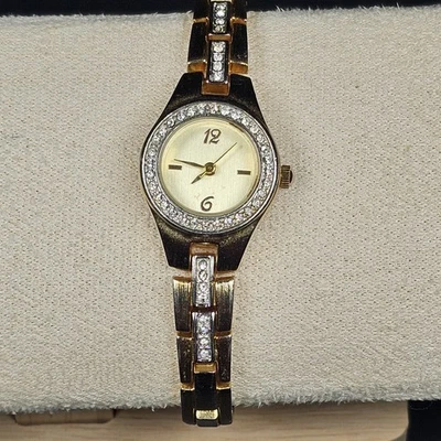 ЖЕНСКИЕ КВАРЦЕВЫЕ ЧАСЫ золотистый металл со стразами безель золотой циферблат новый аккумулятор - Изображение 1 из 4