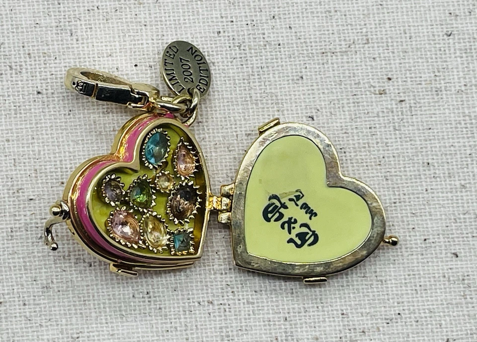 Juicy Couture Edición Limitada Corazón Caja De Caramelos Dije Foto 1 de 4