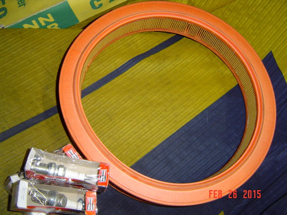 4 Spark Plugs Champion + Air Filter Ford Sierra 2 Scorpio 2.0 DOHC 77kw 89-93 NEW - Image 1 of 1