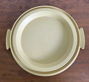 Vintage Tupperware Yellow Cake Taker Keeper Base Only - Picture 1 of 3