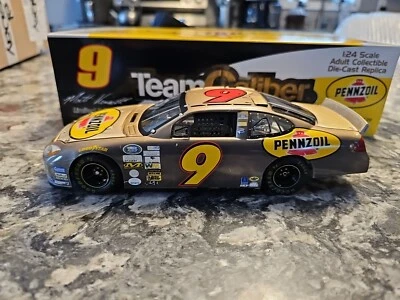 NASCAR MATT KENSETH 2004 #9 PENNZOIL FORD TEAM CALIBRE ESCALA 1:24 - Imagem 1 de 4