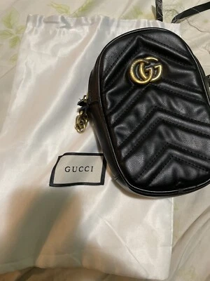 Bolsa tiracolo GUCCI Marmont Matelassé mini câmera - Preta - Imagem 1 de 2