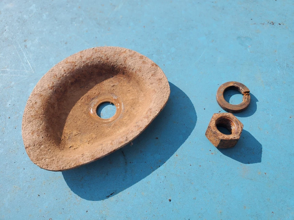 1954 1955 1956 1957 Buick Special Century Roadmaster retenedor de resorte trasero inferior Foto 1 de 4