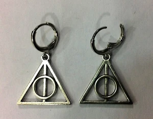 ORECCHINI EARRINGS UOMO DONNA CERCHI CIONDOLO DONI DELLA MORTE DEATHLY UNISEX - Picture 1 of 1