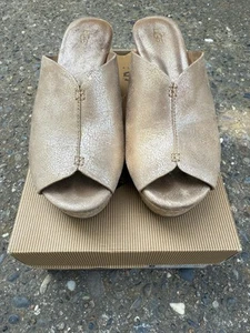UGG Womens Dominique Wedge Cork Sandals 6 Gold Leather Slip On Heels Preppy Chic - Picture 1 of 14