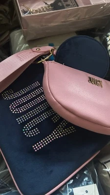 Juego de 3 piezas de bolso Juicey Couture azul marino y rosa a la venta Foto 1 de 4