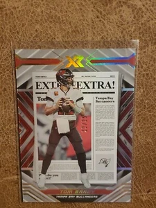 Tom Brady 2022 XR Football Extra! Extra! Bianco 22/25 #EXT13 - Foto 1 di 2