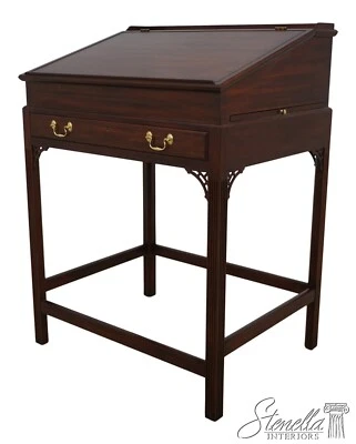 L68027: Escritorio de arquitectos con tapa inclinada de caoba Henkel Harris Moore Foto 1 de 4