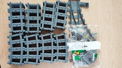 LEGO CITY TRAIN 60198 - 32 Rails + aiguillage + passage à niveau + tampon - NEUF - Photo 1/2