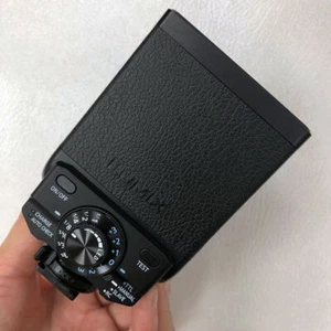 Flash superior Panasonic DMW-FL200L para Panasonic LX7 LX10 LX15 LX100 G9 G10 G90 G100 - Imagen 1 de 5