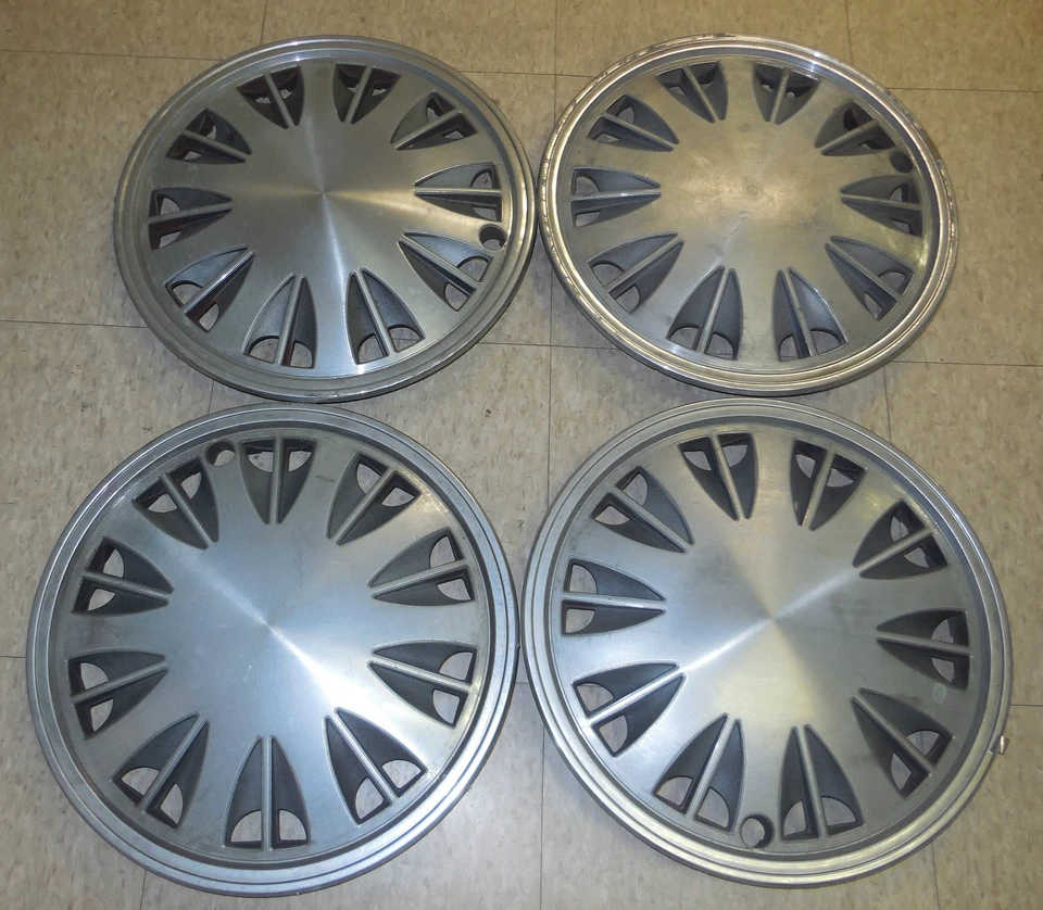 14" 1988-1989 Eagle Premier Hubcaps Wheel covers Foto 1 de 1
