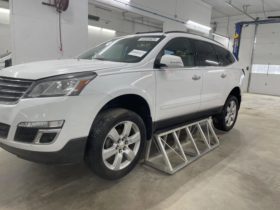 Used Front Left Seat Belt Front fits: 2017 Chevrolet Traverse bucket driver retr Foto 1 de 4