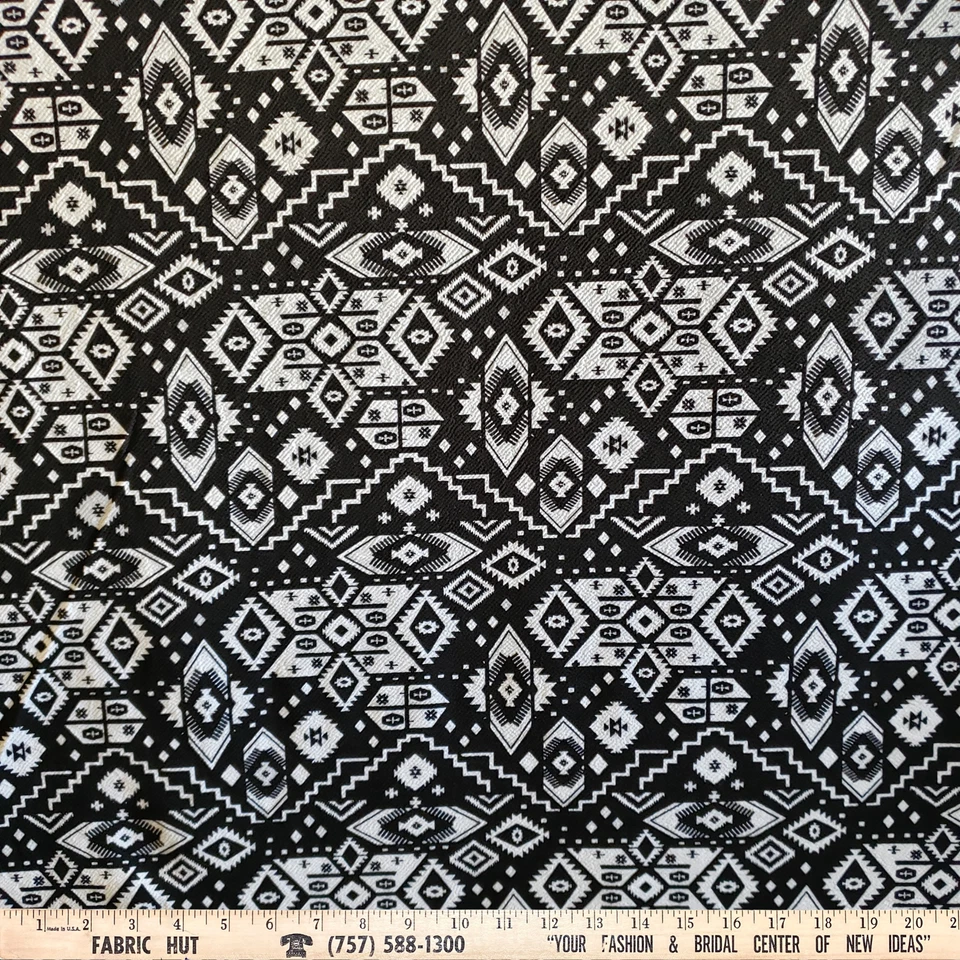 Tela Liverpool tejida estampado azteca negro/blanco 58" por yarda Foto 1 de 1