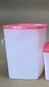 Tupperware Congelador Cuadrado Redondo Copo de Nieve Contenedor 6 Tazas SELLO ROSA Nuevo - Imagen 1 de 1