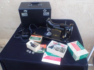 RARE 100th Anniversry Centennial Singer Featherweight Sewing Machine & Case - Bild 1 von 24