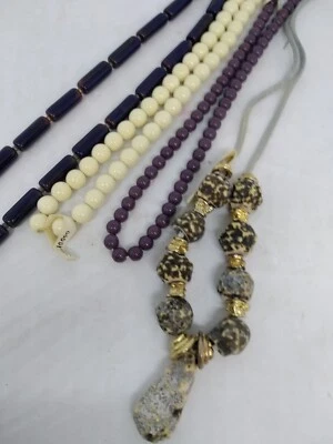 lotto bigiotteria vintage nuova:4 collane - Immagine 1 di 4