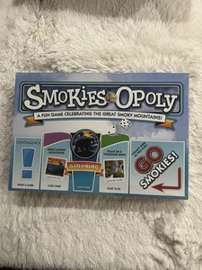 Late for the Sky Smokies-Opoly Monopoly Juego de Mesa Gatlinburg TN Totalmente Nuevo - Imagen 1 de 2