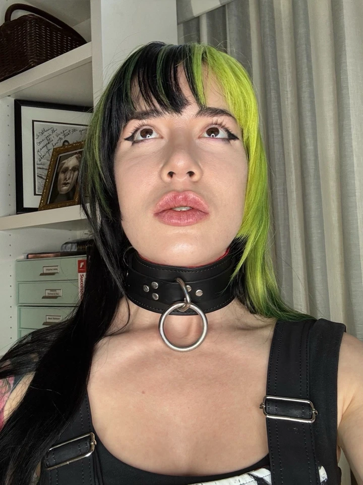 Gargantilla o puño con junta tórica de cuero sintético negro con forro rojo difuso gótico punk grunge Foto 1 de 4