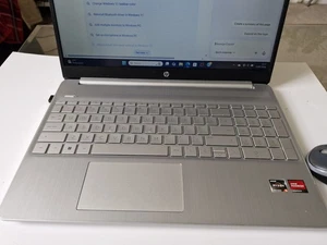 HP Laptop 15.6" FHD AMD Ryzen radeon 8GB RAM 256GB SSD ... - Afbeelding 1 van 6