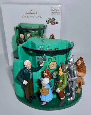 Hallmark Ornament 2012 EL HOMBRE DETRÁS DE LA CORTINA El Mago de Oz MAGIA H76 Foto 1 de 4