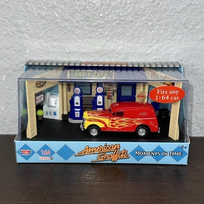 Motor Max 1/64 Moments In Time American Graffiti 1940 Ford Panel Red Diorama NIB - Image 1 of 4
