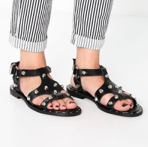 Sandali gladiatore Solenie con borchie MCQ by Alexander McQueen neri taglia 38 US 8