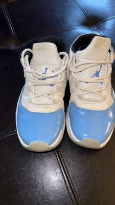  - Nike Air Jordan 11 CMFT Low (GS) Blanco/Azul - Talla 5Y Con Caja Foto 1 de 4