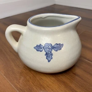 Vintage Pfaltzgraff Yorktowne Blue White Stoneware Gravy Boat Large Creamer - Picture 1 of 7