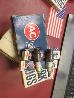 AC Delco GM Acniter II R46T Spark Plugs Box Of 8 NOS OEM Vintage  - Image 1 of 2