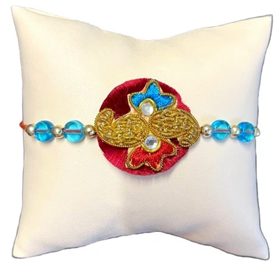 Rakhi de seda de diseñador para Bhaiya Bhabhi con cuerdas + Tika, pulsera joyería tela Foto 1 de 4