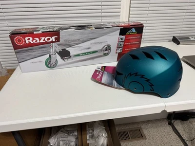 Razor A Kick Scooter y casco a juego Foto 1 de 3