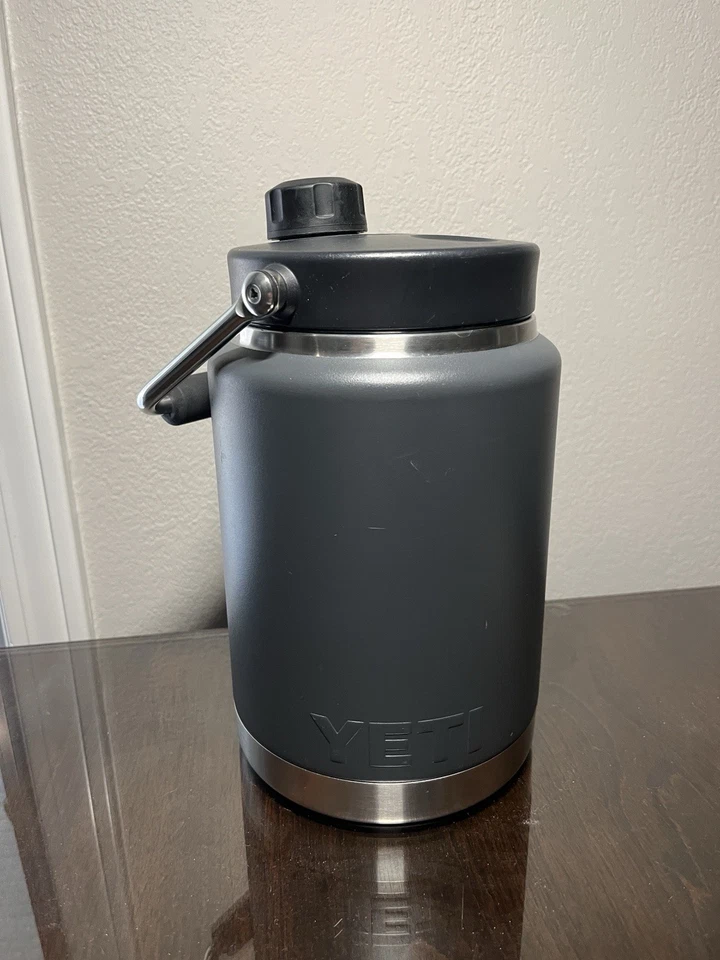 Yeti Rambler 1 brocca mezzo gallone acciaio inox spazzolato coperchio MagCap bottiglia 64 oz - Immagine 1 di 4