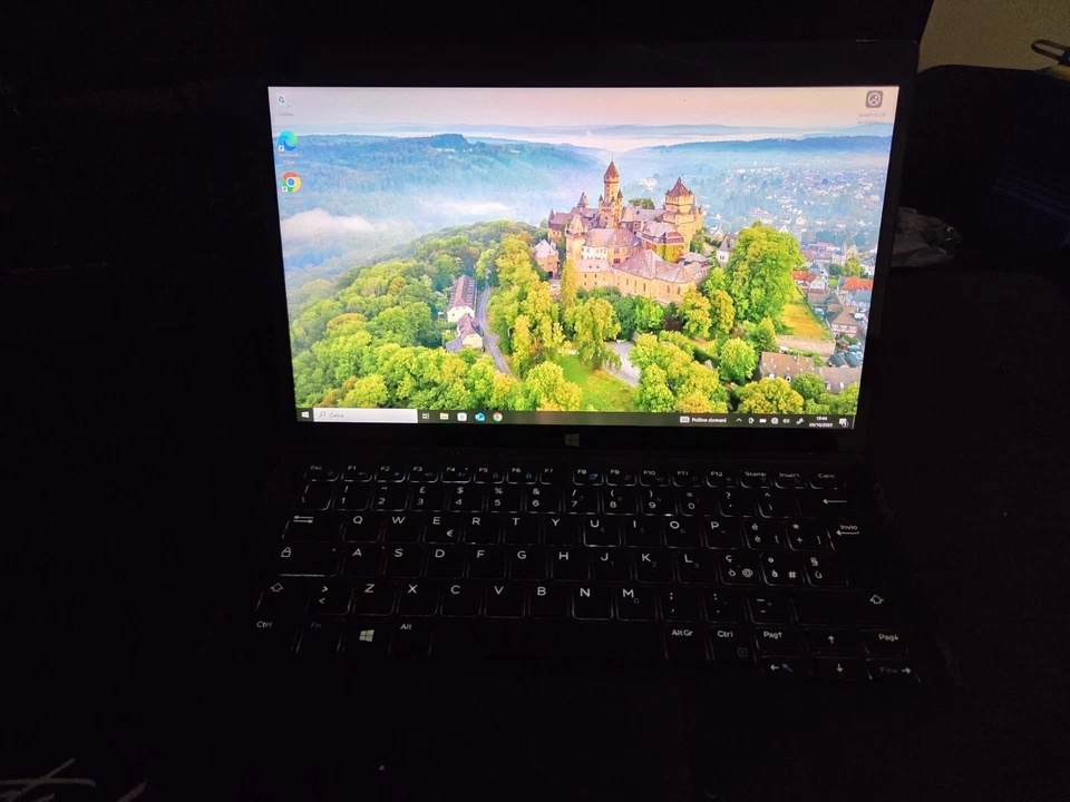 Dell XPS 12 9250 8GB RAM 500GB SSD 12.5" - Win 10/11 Pro Inc Keyboard Cover - Immagine 1 di 4