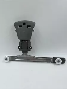 Ajustador de estante superior derecho Maytag MDB7949SDE3 # W10251046 - Imagen 1 de 11