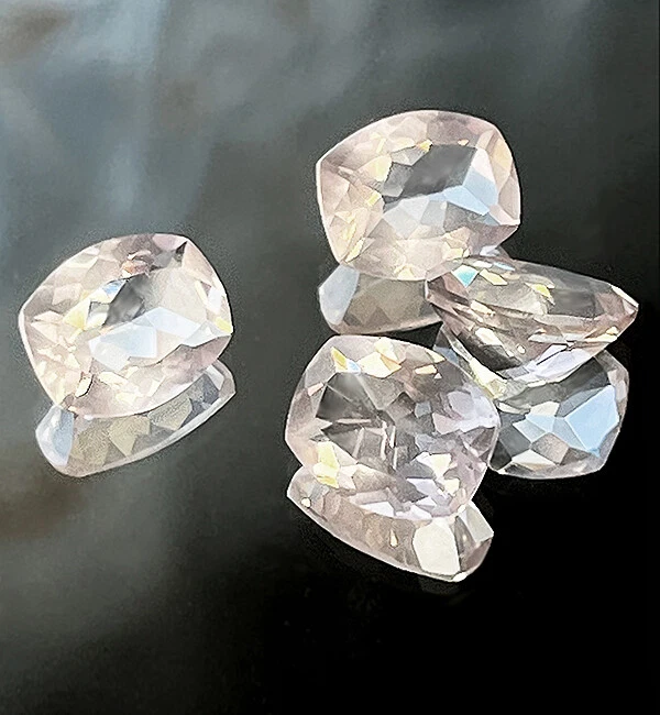 4 piedras preciosas de cojín de cuarzo rosa rosa. Corte faceta Barion.  11 X 9 X 6mm. Excelente Foto 1 de 1