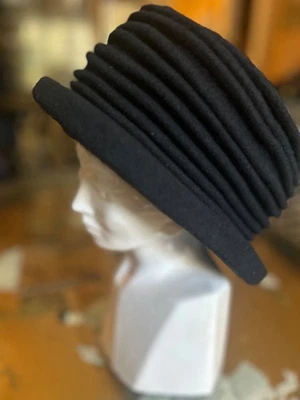 Vintage 20s Style Black Cloche 100% Wool Bucket Ruched Hat One Size Winter Warm - Image 1 of 4