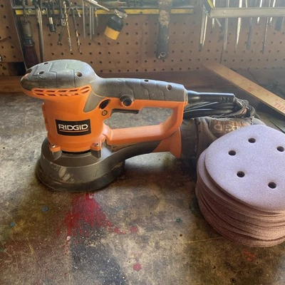 RIDGID Corded 120V 4.4A 6 In. Variable-speed Dual Random Orbit Sander R261 - Image 1 of 4