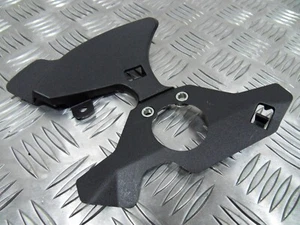 Genuine Yamaha YZF R1 Front lower fork yoke cover fairing panel 2015 to 2023 - Picture 1 of 8