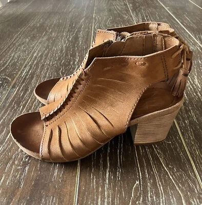 Sandálias femininas de salto Miz Mooz Maddie ~ Tamanho 38 ~ Cor bronzeada - Imagem 1 de 4