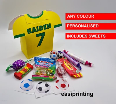 Caja de golosinas para camisetas de fútbol personalizadas - cualquier nombre y número con dulces y pegatinas Foto 1 de 4