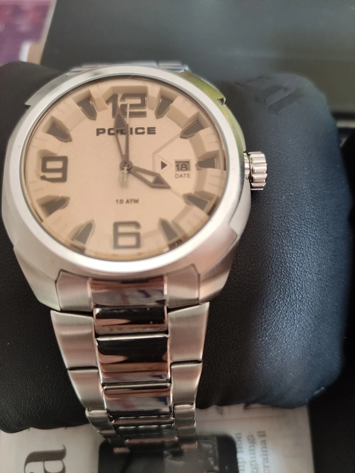 Orologio Uomo Police Modello 93831 Con Datario E W.R. 100 M. - Immagine 1 di 4