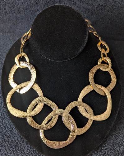 VETEMENTS Splendida collana donna tono oro C 1946. Fino a 21 pollici