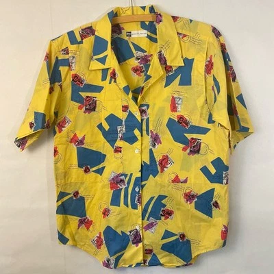 Fun Loud Yellow 80’s Short Sleeve Button Up Postal Stamp Shirt  Foto 1 de 4